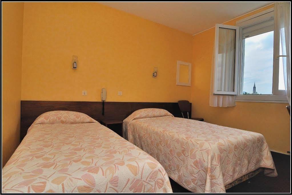 Hotel Montfort ルルド エクステリア 写真